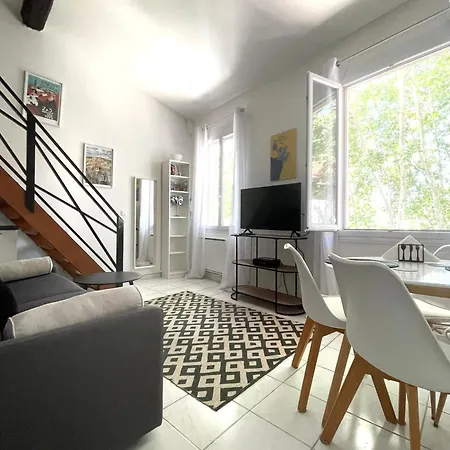 Au Coeur D'avignon Apartment *